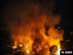 প্রাণহানির প্রতিবাদে ইম্ফল পশ্চিম জেলার ল্যাংগোলে অন্তত ১৫টি বাড়ি পুড়িয়ে দিয়েছে ক্ষিপ্ত জনতা।