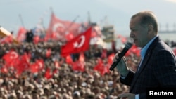 Cumhurbaşkanı Erdoğan son bir ayda çok kez “Merkezi yönetimle yerel yönetim el ele vermezse bir şey gelmez” benzeri ifadeler kullandı. 