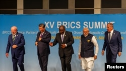 Os líderes dos BRICS durante a cimeira do bloco em Joanesburgo, África do Sul, no dia 23 de agosto de 2023.