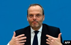 Felix Klein, Komisaris Pemerintah Federal Jerman untuk Kehidupan Yahudi di Jerman dan Perjuangan Melawan Antisemitisme, dalam konferensi pers di Berlin, 25 Januari 2021. (Tobias Schwarz / AFP)