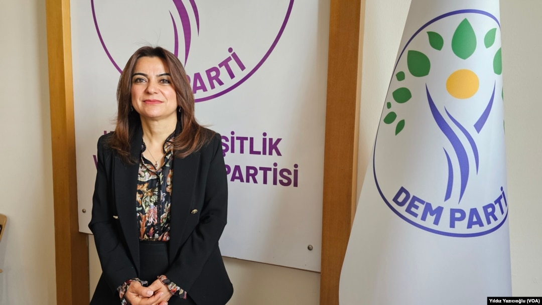 DEM Parti Grup Başkanvekili Gülistan Kılıç Koçyiğit, MHP Genel Başkanı Bahçeli'nin DEM Partiler'le tokalaşmasını "stratejik hamle" olarak değerlendirdi.