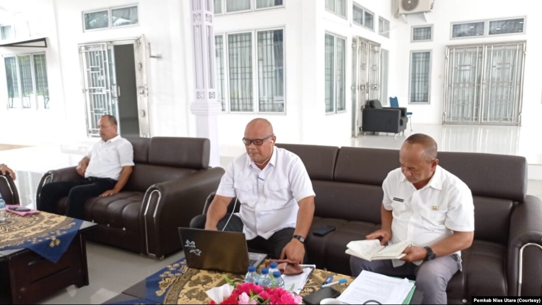 Bupati Nias Utara, Amizaro Waruwu (tengah). (Courtesy: Pemkab Nias Utara)