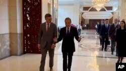 Дмитрий Кулеба и Ван И. Гуанчжоу, Китай. 24 июля 2024 г.