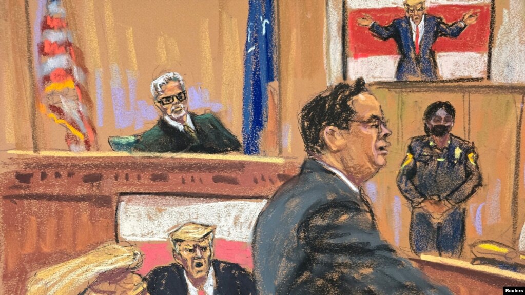 En este boceto de la sala del tribunal, el expresidente Donald Trump observa mientras el fiscal Joshua Steinglass muestra un videoclip durante el juicio penal por cargos de que falsificó registros comerciales para ocultar pagos de silencio, en Nueva York, el 28 de mayo de 2024.