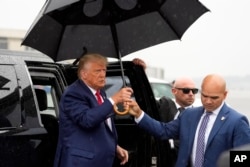 Mantan Presiden Donald Trump di Bandara Nasional Ronald Reagan Washington, 3 Agustus 2023, di Arlington, Virginia, AS. (Foto: AP)