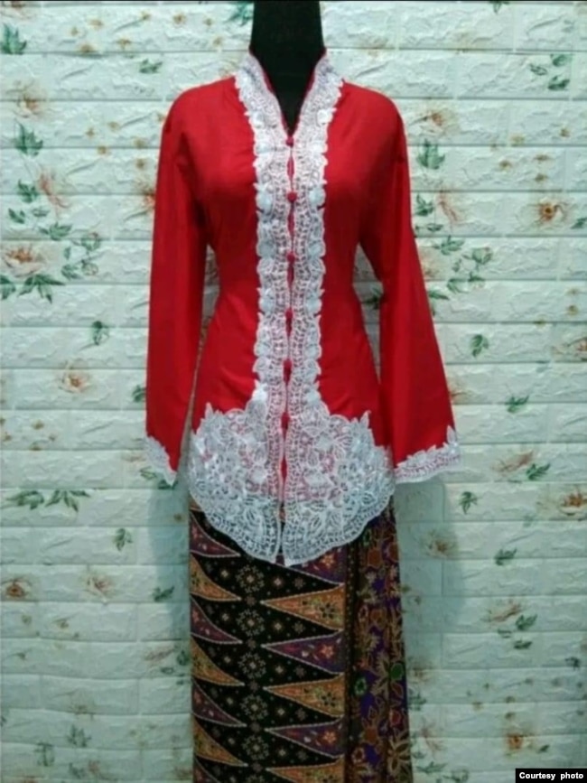 Kebaya Merah Putih, contoh produk jualan Agung Puspita (foto: courtesy)