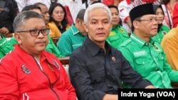 Sekjen PDIP, Hasto Kristiyanto (kiri) bersama Capres PDIP, Ganjar Pranowo (foto: dok).