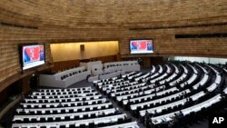 Perdana Menteri Thailand Srettha Thavisin membacakan pernyataan kebijakan di parlemen di Bangkok, Thailand, Senin, 11 September 2023. (AP/Sakchai Lalit)