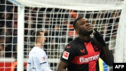 Victor Boniface célèbre son 4-0 lors du match de Bundesliga entre le Bayer Leverkusen et Bochum, Allemagne, le 20 décembre 2023.