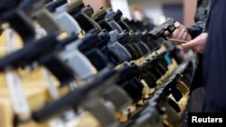 Activistas piden un mayor control sobre las armas estadounidenses que van hacia Latinoamérica
