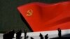 资料照：中共党员在中国共产党博物馆里的党旗前宣誓。（2021年11月12日）