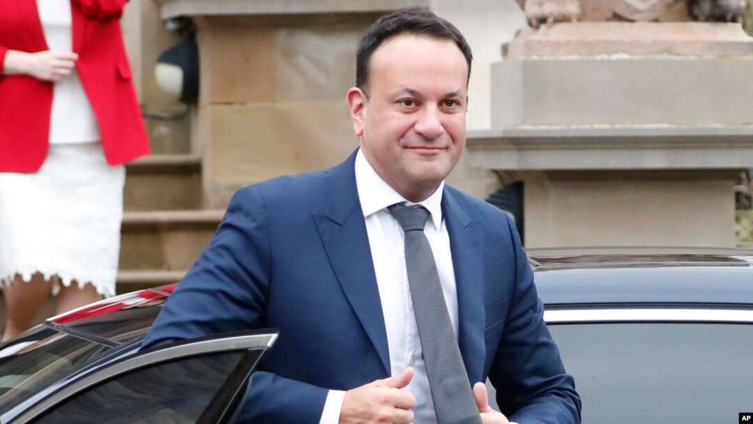 Vođa irske vlade Leo Varadkar izlazi iz svog automobila na sastanak u Belfastu, Sjeverna Irska, 5. februara 2024. Varadkar će prisustvovati godišnjem prijemu za Dan Svetog Patrika u Bijeloj kući u Washingtonu 15. marta.