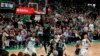 Jaylen Brown (7) des Celtics de Boston dunke face aux Mavericks de Dallas.