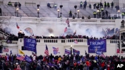 2021년 1월 6일 도널드 트럼프 전 미국 대통령을 지지하는 시위대가 워싱턴 D.C. 연방 의사당에 난입한 모습. (자료사진)