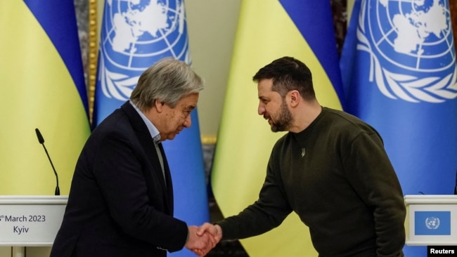 Ukraine's President Volodymyr Zelenskyy and United Nations Secretary-General Antonio Guterres shake hands in Kyiv, Ukraine, after a joint news briefing during Russia's attack on Ukraine, March 8, 2023.