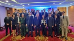 Phái đoàn ngoại giao Philippines và Việt Nam tham dự hội đàm trong khuôn khổ Nhóm công tác thường trực chung Philippines-Việt Nam lần thứ 10 về các vấn đề hàng hải và đại dương tại Hạ Long vào ngày 15-16/5/2023. (Ảnh: Bộ Ngoại giao Philippines)
