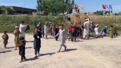 
په خېبرپښتونخوا کې ګڼ شمېر افغان زدکوونکي د غېر رسمي تعلیم وروسته په رسمي ادارو کې تعلیم ترلاسه کوي
