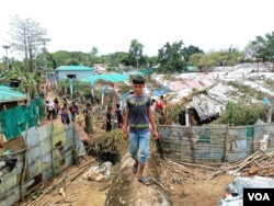 Cyclone Mocha, which hit Bangladesh this month, caused great destruction to the flimsy shelters of over a million Rohingya refugees. (Md. Jamal/VOA)