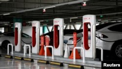 Станция зарядки электромобилей Tesla в Южной Корее, 6 июля 2020 года