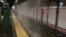 New York’ta su borusu patladı, metro sular altında kaldı 