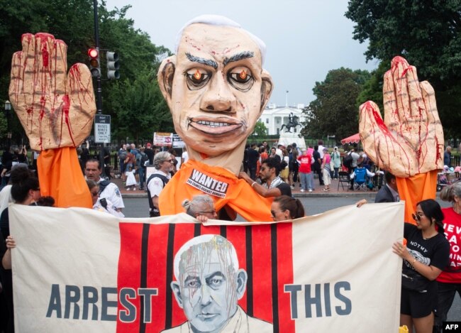 Pro-Palestinian demonstrators stand with an effigy of Israeli Prime Minister Benjamin Netanyahu protest near the White House to denounce U.S. President Joe Biden meeting's with Netanyahu in Washington, July 25, 2024.
