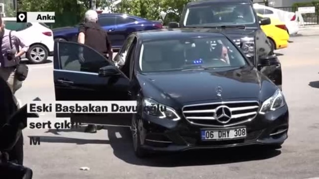 Eski Başbakan Davutoğlu, göçmen tartışmasında sert çıktı