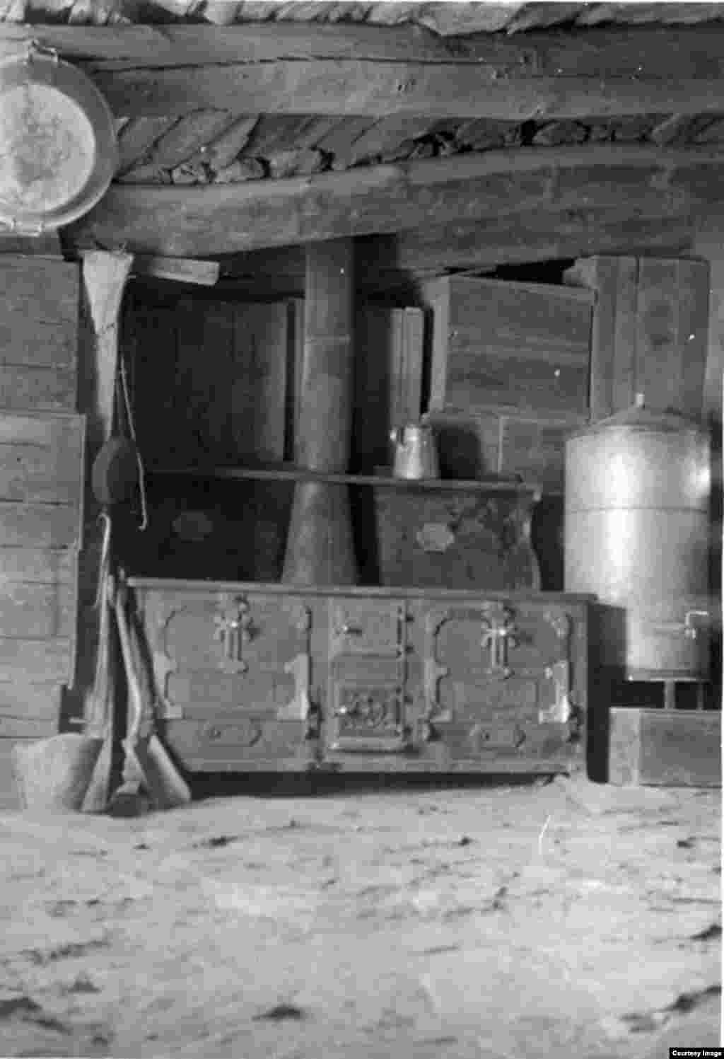 Kitchen range at Western Navajo (Blue Canyon) boarding School, Algert, Arizona, ca. 1901-1903. Museum of Northern Arizona (MS-74-2-83).