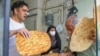 گزارش‌ها از محدودیت خرید نان در ایران و «بازار سیاه آرد»؛ «هیچ‌کس پاسخگو» نیست