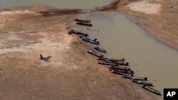 ယခင်မှတ်တမ်းရုပ်ပုံ | ထိုင်းနိုင်ငံမှာ ရေခမ်းခြောက်နေတဲ့ မြစ်တခုကိုတွေ့ရစဉ် (ဇွန် ၂၉၊ ၂၀၁၅)
