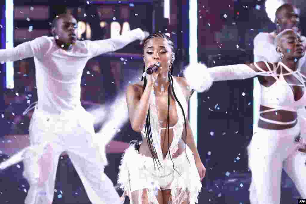 US-LIFESTYLE-HOLIDAY-NEWYEARS