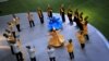 Sufi Indonesia menampilkan tarian berputar spiritual saat berbuka puasa Ramadan di pusat niaga Jakarta, 3 Agustus 2012. (ROMEO GACAD / AFP)