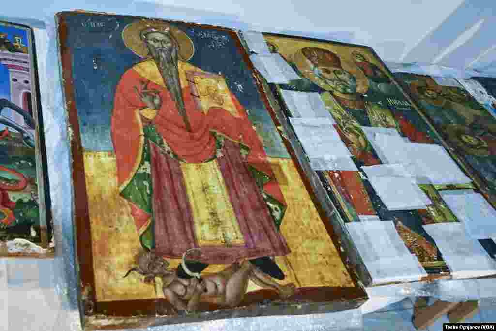 Враќање на украдени икони од македонски цркви / Albania returns 20 stolen icons to North Macedonia