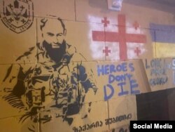 "გმირები არ კვდებიან", ზაქროს სტენსილი თბილისში
