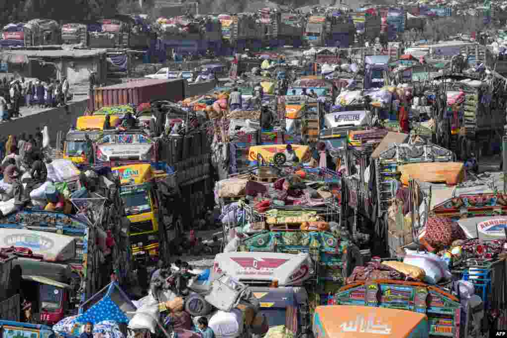 Afghan refugees arrive in trucks from Pakistan at the Afghanistan-Pakistan Torkham border in Nangarhar province.&nbsp;Islamabad has issued an order to 1.7 million Afghans it says are living in the country illegally to leave by November 1, or be deported.&nbsp;(Photo by Wakil KOHSAR / AFP)