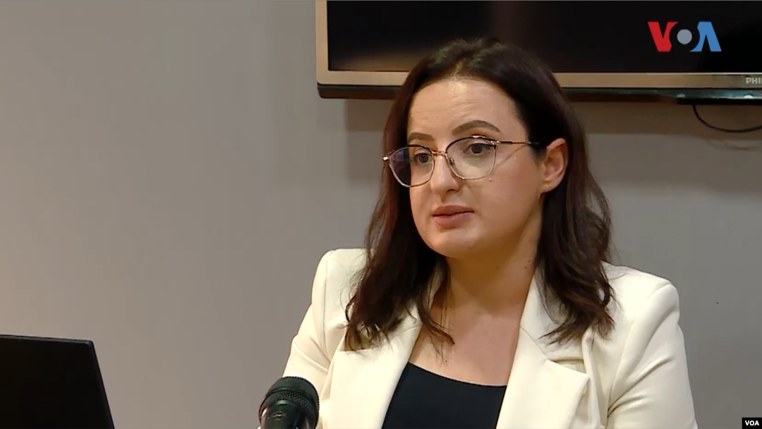 Фатлуме Дервиши, беше единствената новинарка од Северна Македонија на тринеделна меѓународна обука за дезинформации и истражувачко новинарство во САД
