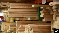 這張美聯社2023年4月20日拍攝的照片是一家在墨爾本的木材庫存。中國於5月18號開放了從澳大利亞進口木材，這是過去兩年多來首次，也釋放出兩國正在修復千瘡百孔的雙邊關係的訊號。