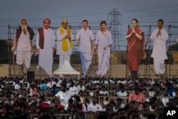 Potret besar Dravida Munnetra Kazhagam (DMK) dan para pemimpin Kongres Nasional India (INC) dipasang selama rapat umum kampanye pemilu, Chennai, 15 April 2024.