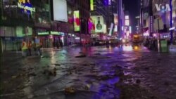 纽约市区水管爆裂 中城街道地铁被淹