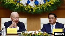 ប្រធានាធិបតី​អាមេរិក​លោក Joe Biden ជួប​ជាមួយ​នាយក​រដ្ឋមន្ត្រី​វៀតណាម​លោក Pham Minh Chinh នៅ​ទីក្រុង​ហាណូយ ប្រទេស​វៀតណាម នៅ​ថ្ងៃទី១១ ខែកញ្ញា ឆ្នាំ២០២៣។