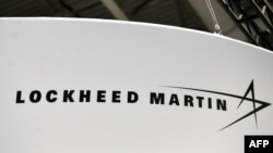 Logo Lockheed Martin di Washington, 22 Oktober 2019. Beijing mengatakan pihaknya menjatuhkan sanksi pada dua perusahaan pertahanan AS, Lockheed Martin dan Northrop Grumman, atas peran mereka dalam memasok senjata ke Taiwan. (Foto: AFP)