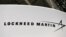 Logo Lockheed Martin di Washington, 22 Oktober 2019. Beijing mengatakan pihaknya menjatuhkan sanksi pada dua perusahaan pertahanan AS, Lockheed Martin dan Northrop Grumman, atas peran mereka dalam memasok senjata ke Taiwan. (Foto: AFP)