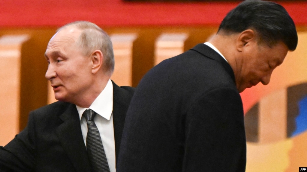 中国领导人习近平和俄罗斯总统普京在北京人大会堂出席一带一路论坛开幕式 (2023年10月18日)