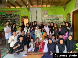 Edukasi anak panti asuhan, Program Dare to Care. (Dok. M Fahry A)