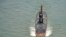 FILE - Kapal Selam Kelas Scorpene India 'Kalivari' dalam uji coba laut perdananya di lepas pantai Mumbai, 1 Mei 2016. (HO / INDIAN NAVY / AFP) 