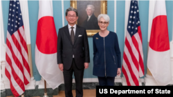 美国常务副国务卿温迪·谢尔曼(Wendy Sherman)2023年2月14日在华盛顿会见日本副外相森武雄。（照片来自谢尔曼的推特账号。）