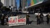 Para aktivis lokal dan pekerja teknologi memprotes kontrak Project Nimbus Google dan Amazon dengan militer dan pemerintah Israel, di luar Konferensi Google Cloud Next di San Francisco, California (foto: dok).