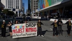 Para aktivis lokal dan pekerja teknologi memprotes kontrak Project Nimbus Google dan Amazon dengan militer dan pemerintah Israel, di luar Konferensi Google Cloud Next di San Francisco, California (foto: dok).