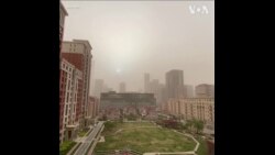 黄沙漫天，沙尘滚滚，北京再迎沙尘暴 