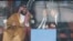 Putra Mahkota Arab Saudi Mohammed bin Salman, kiri, Presiden FIFA Gianni Infantino, dan Presiden Rusia Vladimir Putin menghadiri Piala Dunia sepak bola 2018 di stadion Luzhniki di Moskow, Rusia, 14 Juni 2018 (foto: dok).