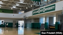 People play basketball at Cleveland State University's recreation center. (Dan Friedell/VOA)